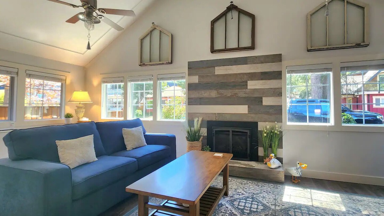Photo of Livingroom in Cultus Lake