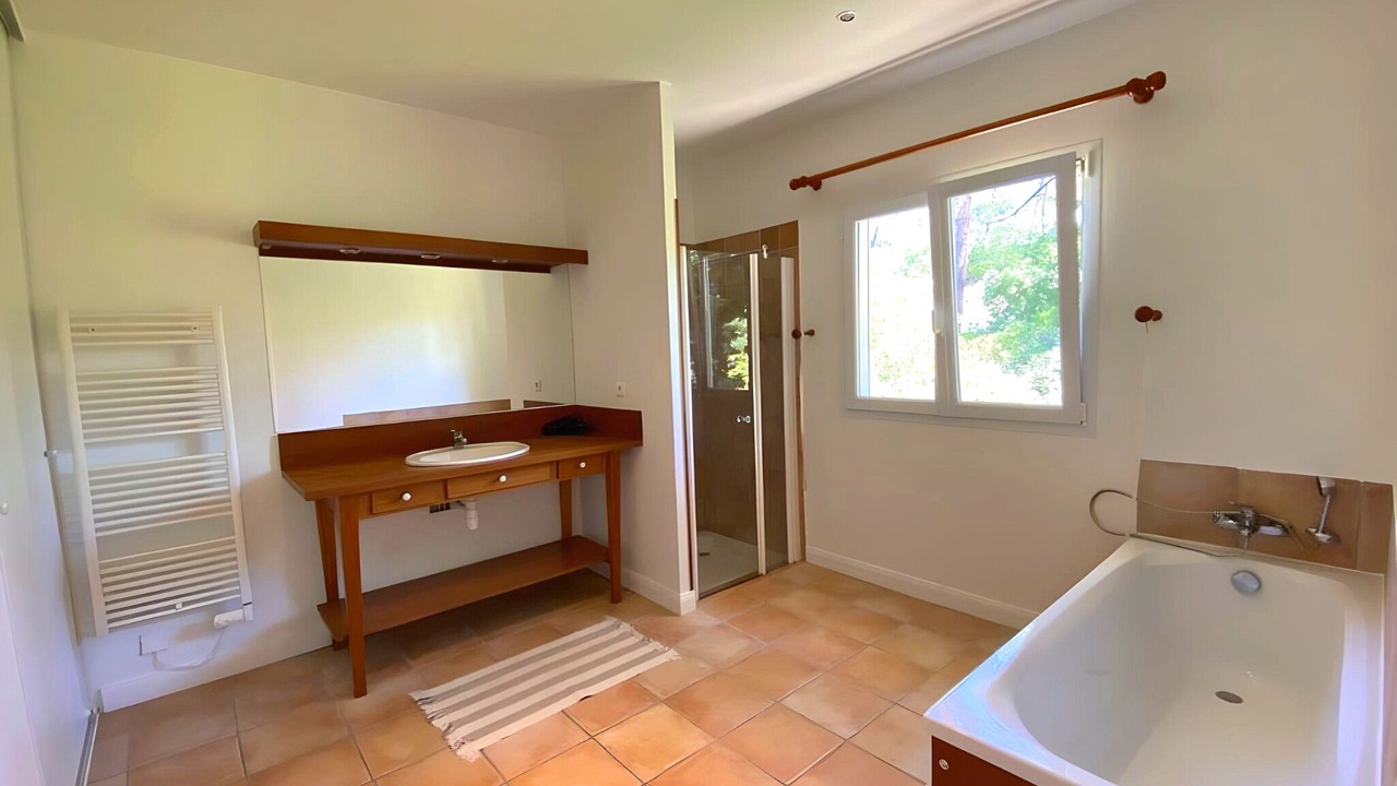 Photo of Bathroom in Le Canon