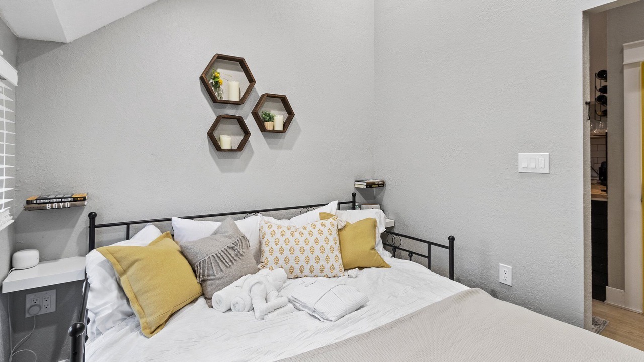 Photo of Bedroom in Village of Germantown