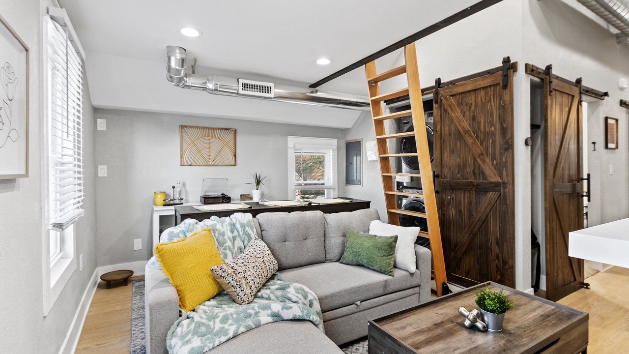 Photo of Livingroom in Village of Germantown