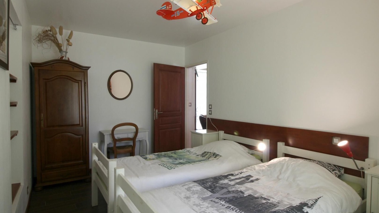 Photo of Bedroom in Saint-Genes-de-Lombaud