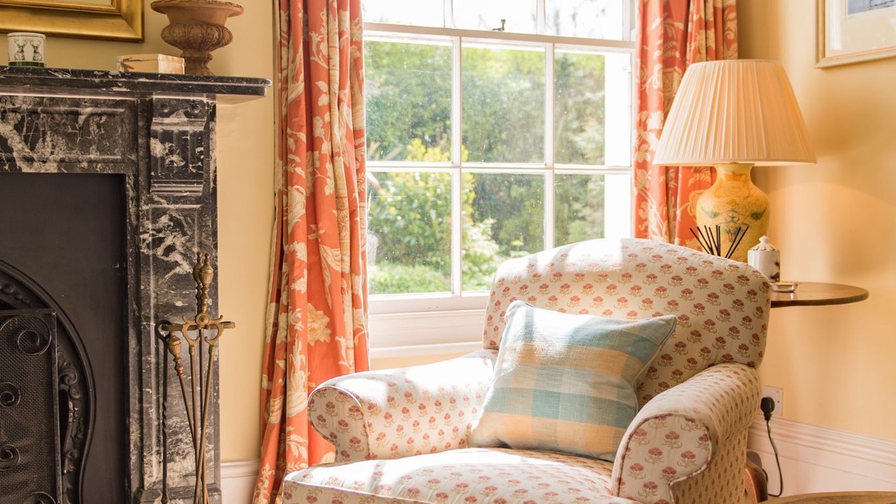 Photo of Livingroom in Charing