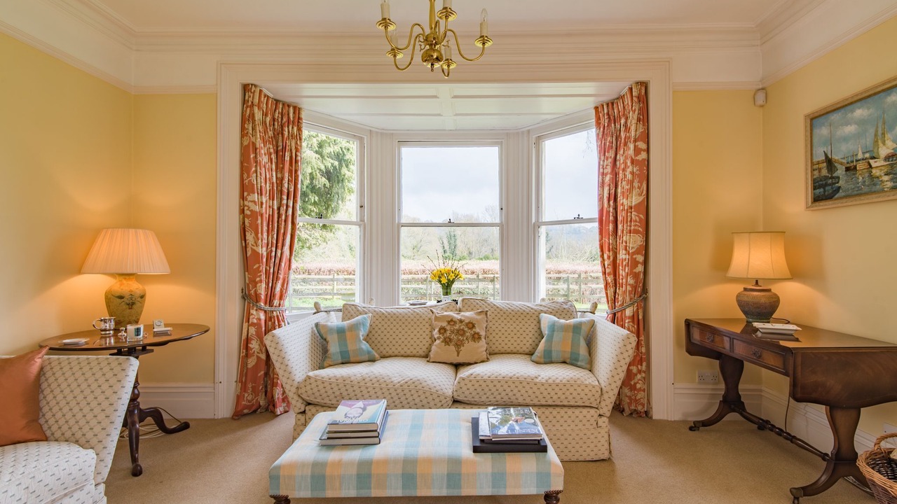 Photo of Livingroom in Charing