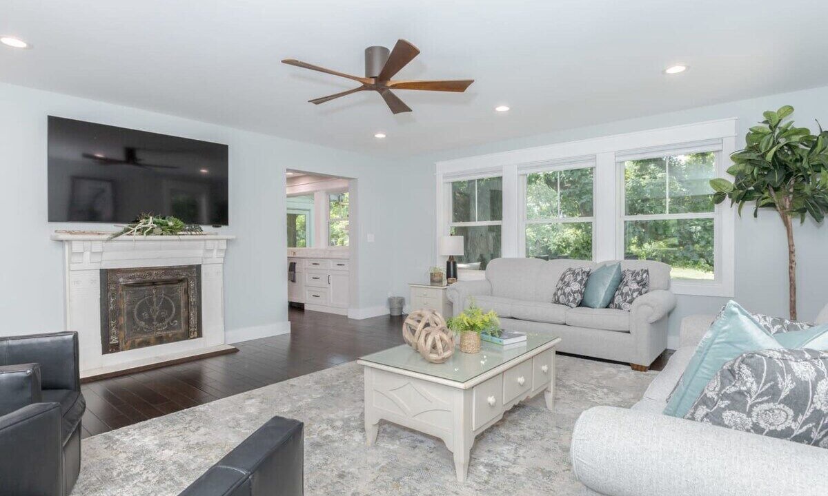 Photo of Livingroom in Lawndale