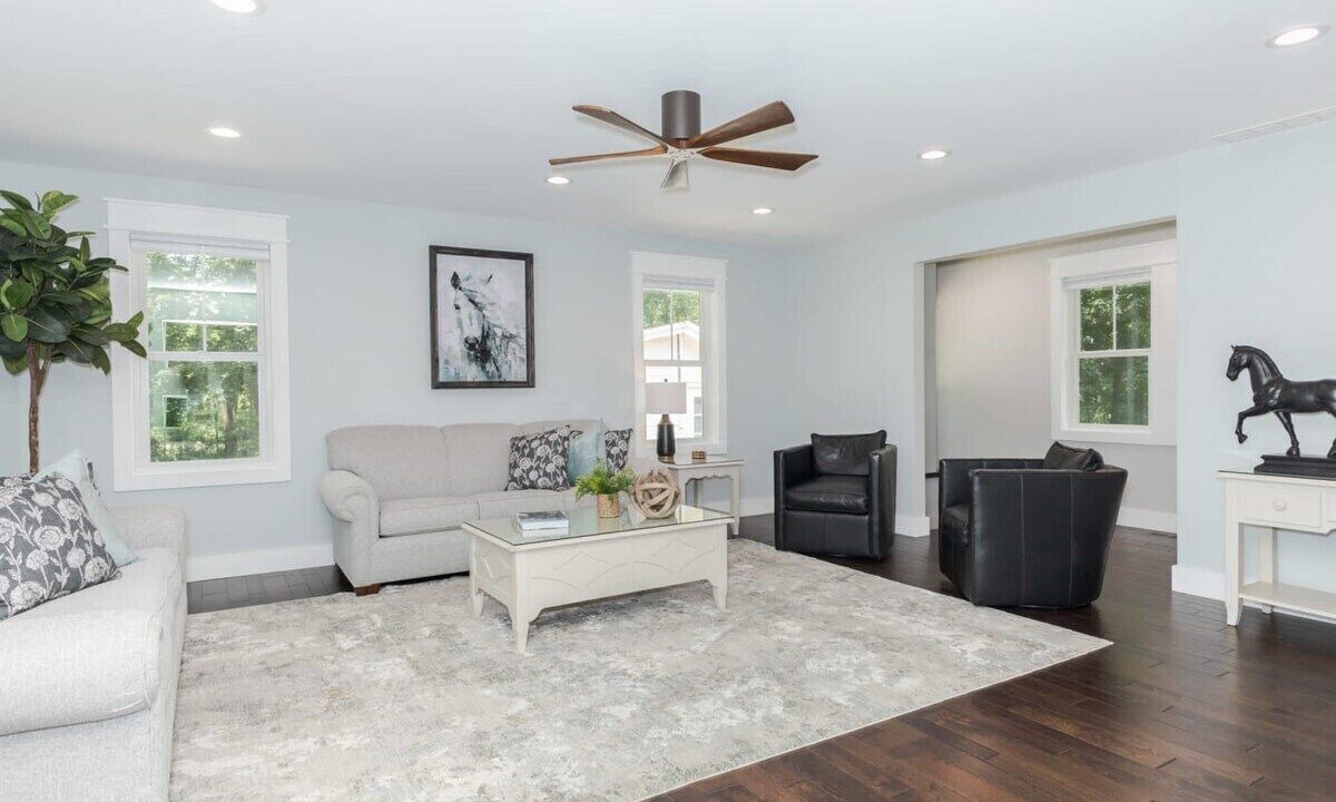 Photo of Livingroom in Lawndale