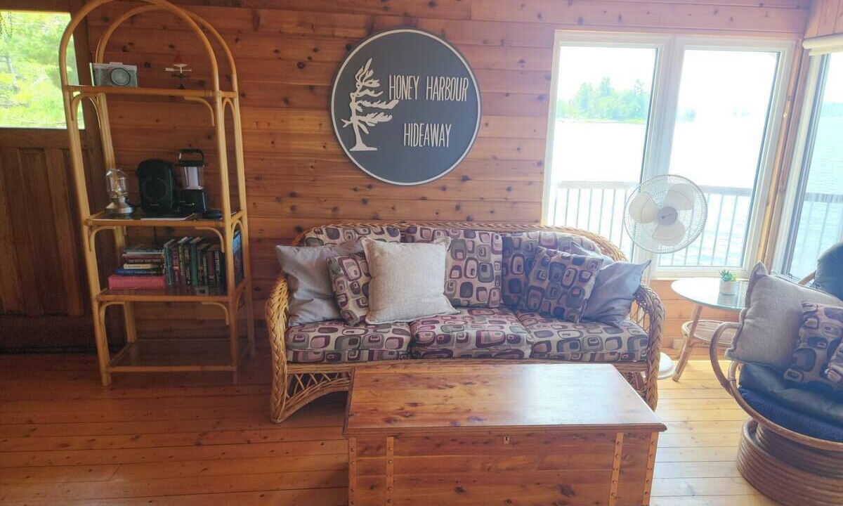 Photo of Livingroom in Honey Harbour