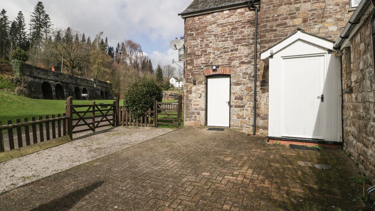 Photo of Outdoor in Llanvair Kilgeddin