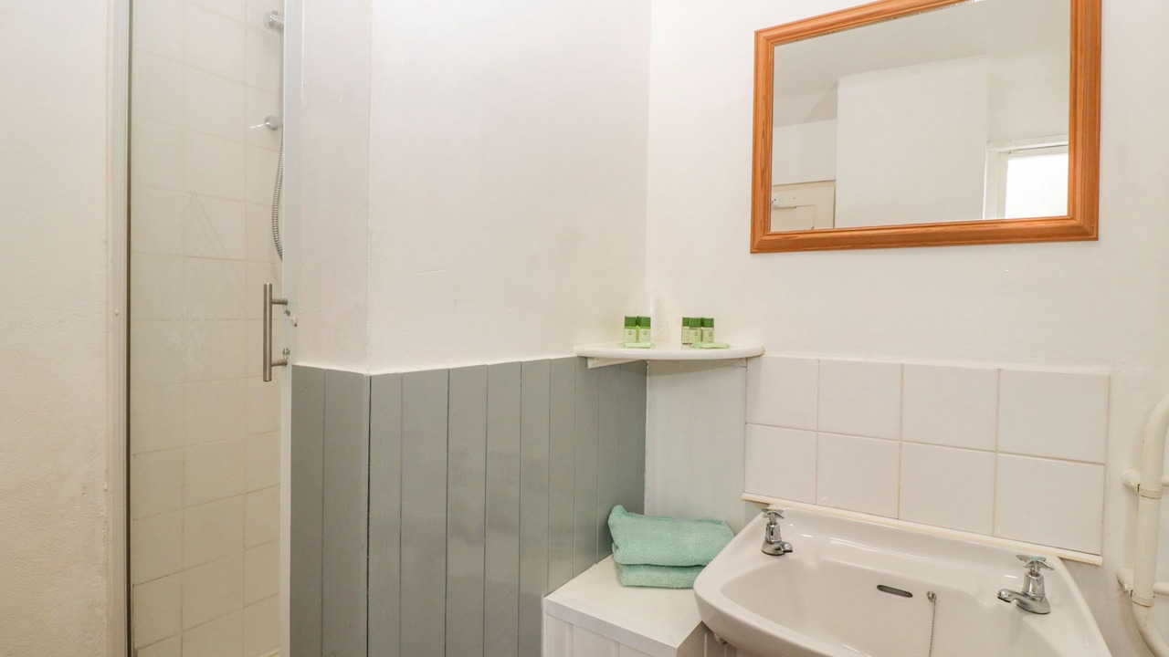 Photo of Bathroom in Llanvair Kilgeddin