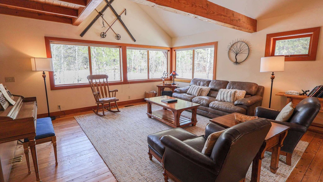 Photo of Livingroom in Mazama
