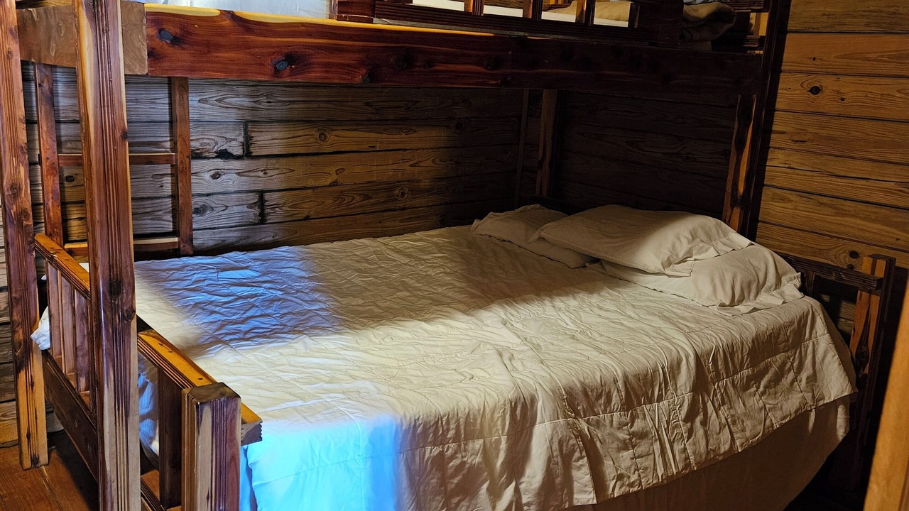 Photo of Bedroom in Mammoth Spring