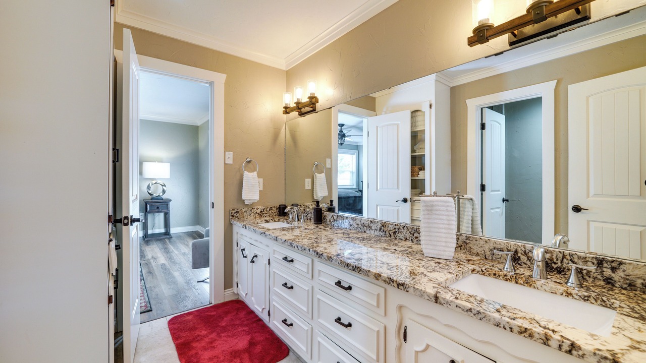 Photo of Bathroom in Redlick