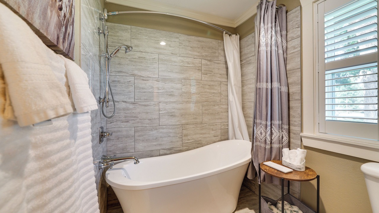 Photo of Bathroom in Redlick