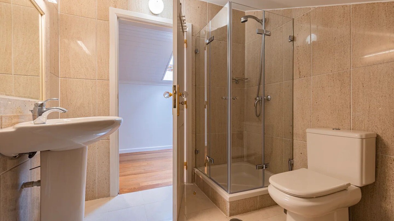 Photo of Bathroom in Colares