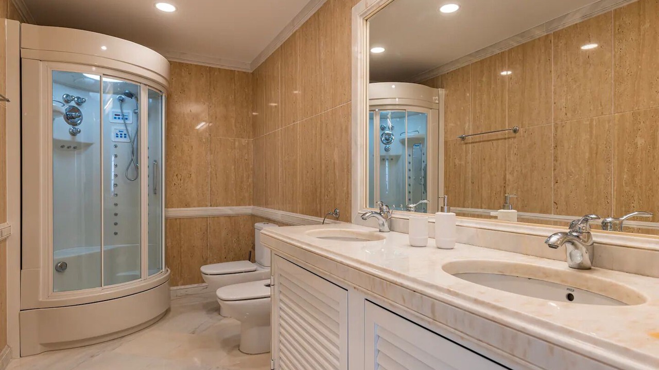 Photo of Bathroom in Colares