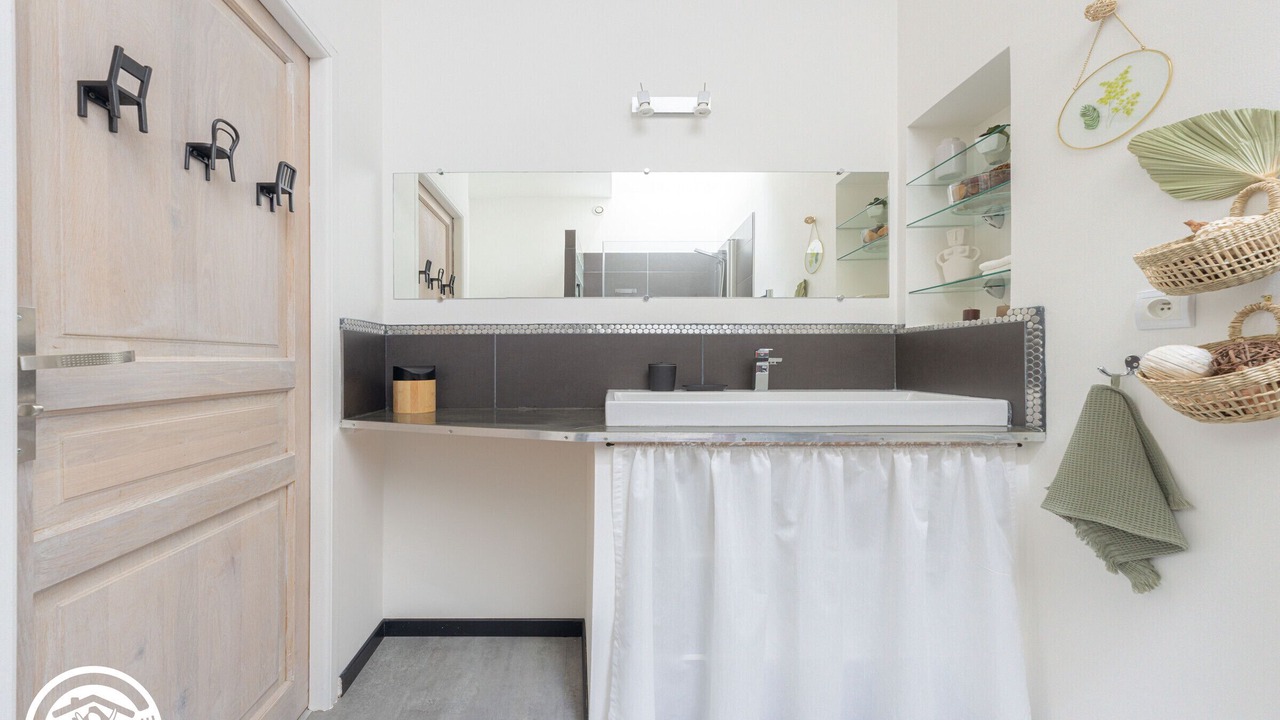 Photo of Bathroom in Mareuil-Sur-Lay-Dissais