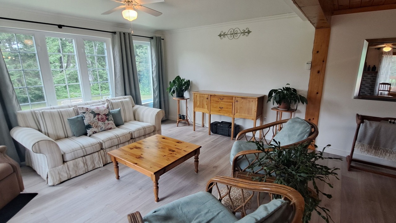 Photo of Livingroom in Ryerson