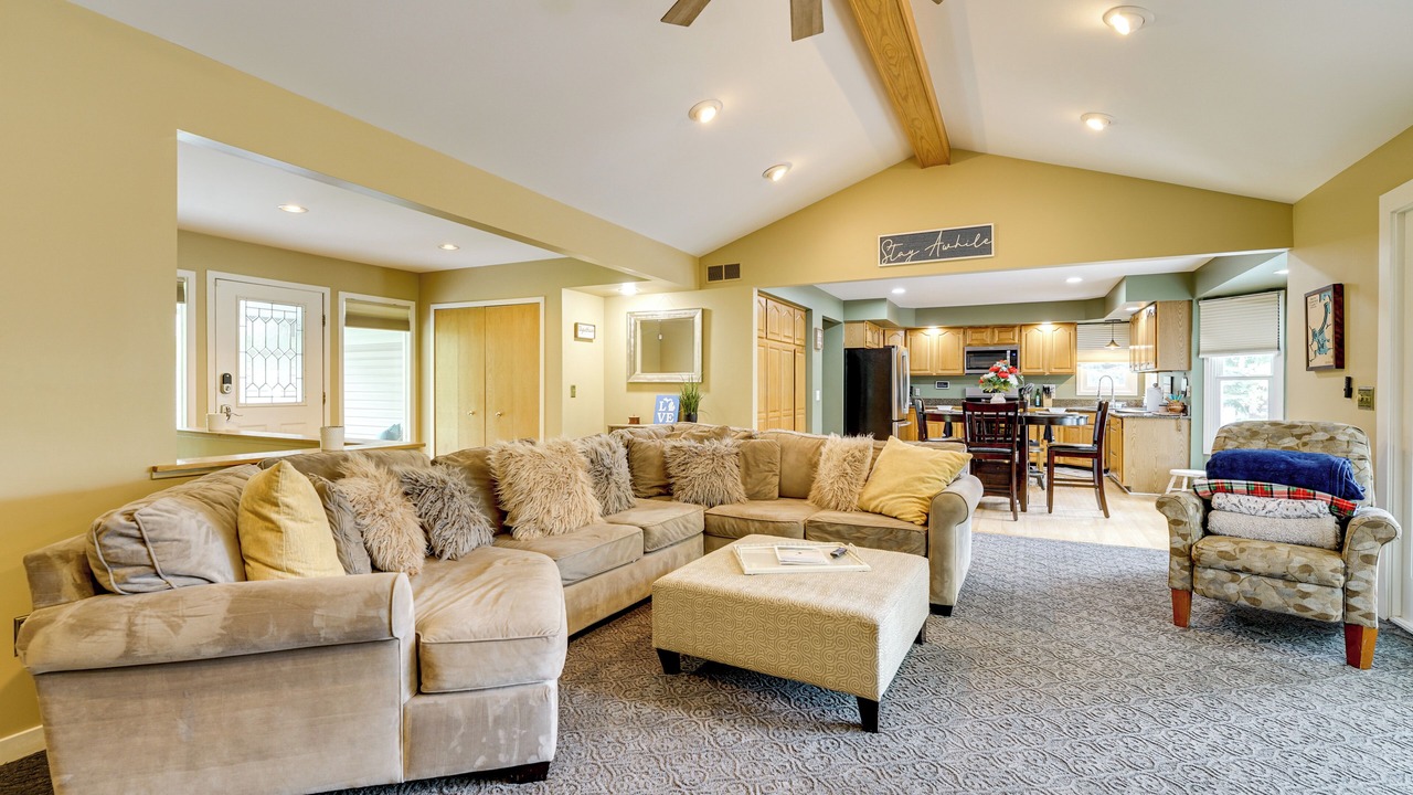 Photo of Livingroom in Commerce Township
