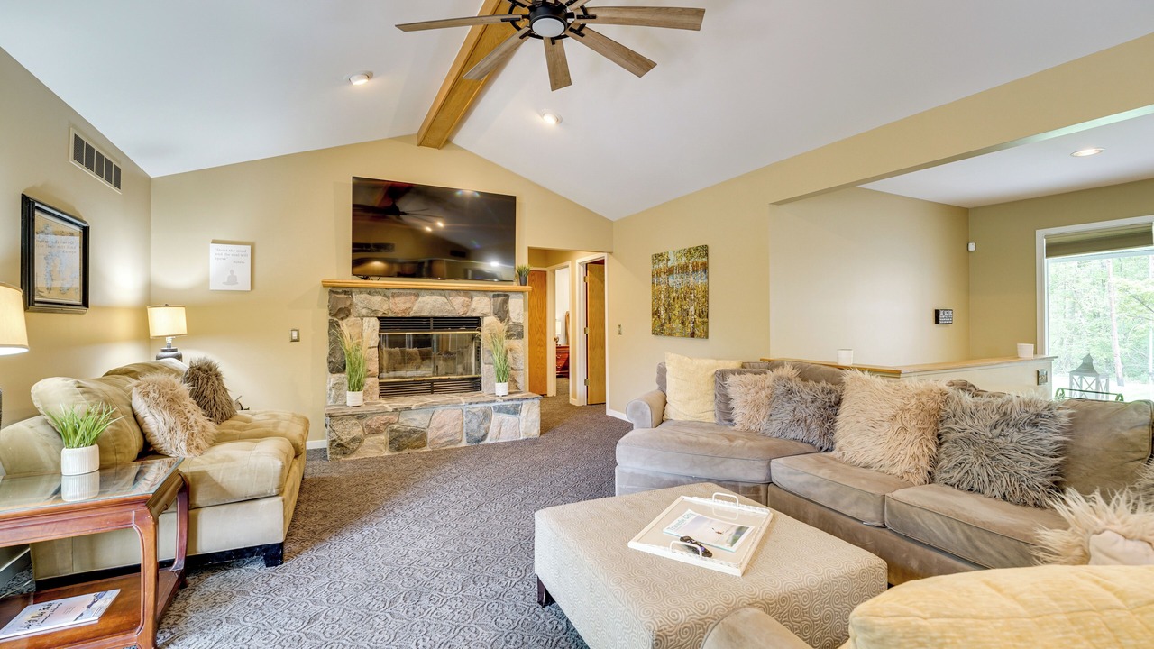 Photo of Livingroom in Commerce Township