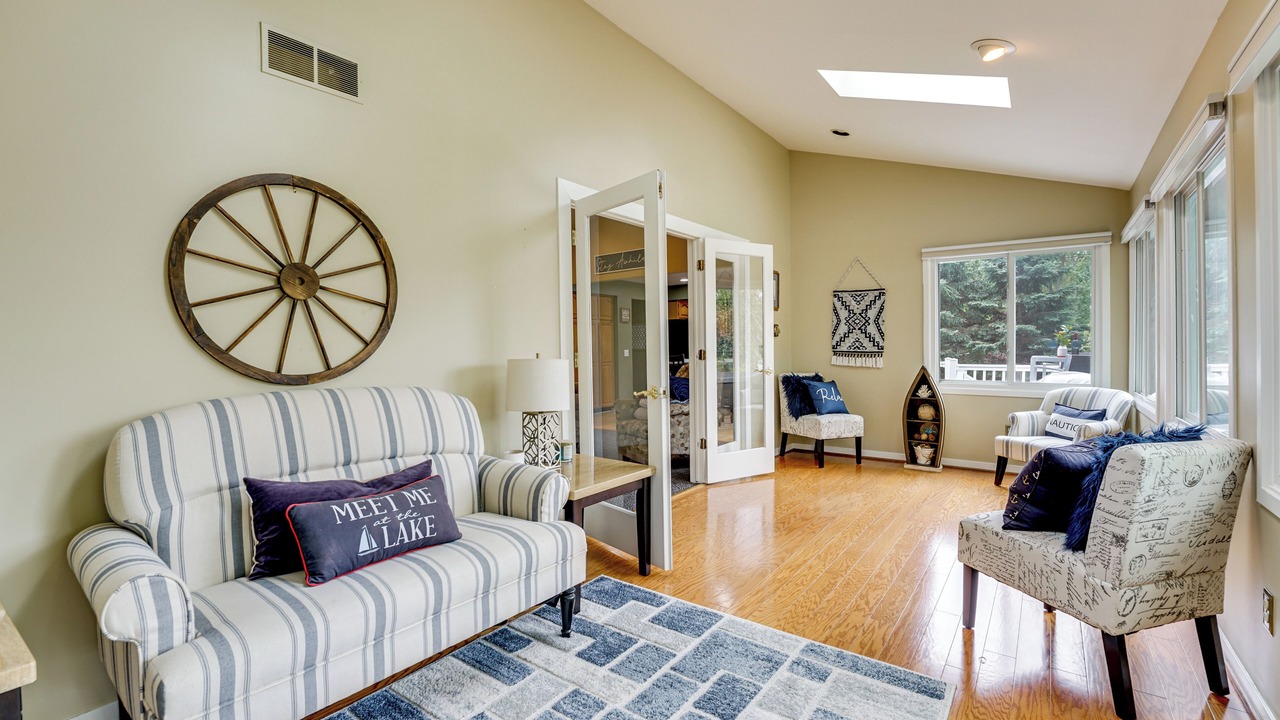 Photo of Livingroom in Commerce Township