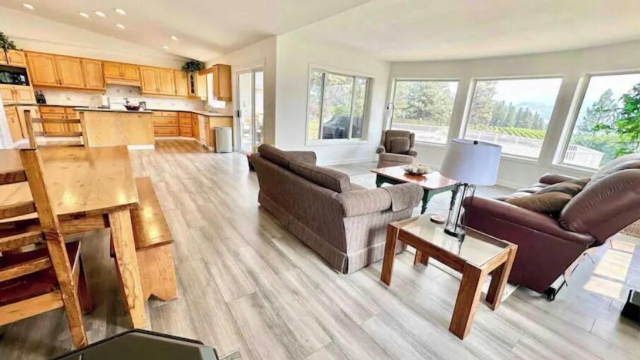 Photo of Livingroom in Okanagan-Similkameen