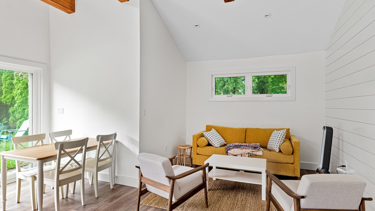 Photo of Livingroom in Greenport West