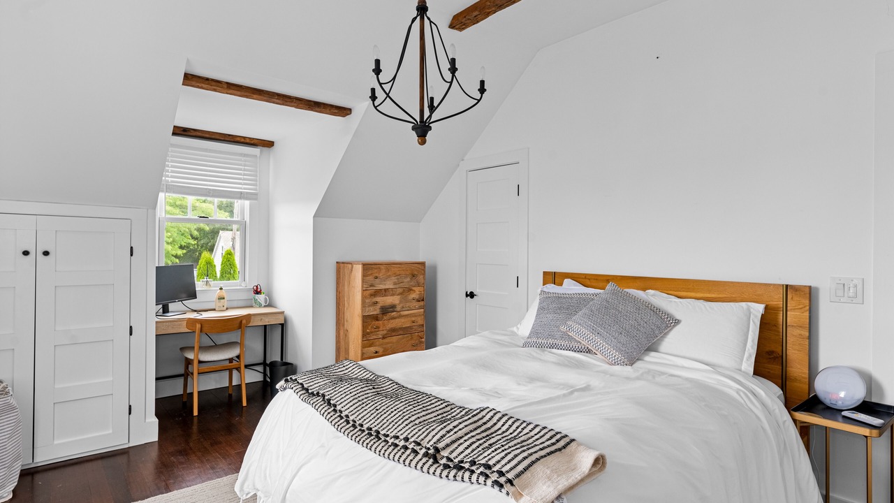 Photo of Bedroom in Greenport West