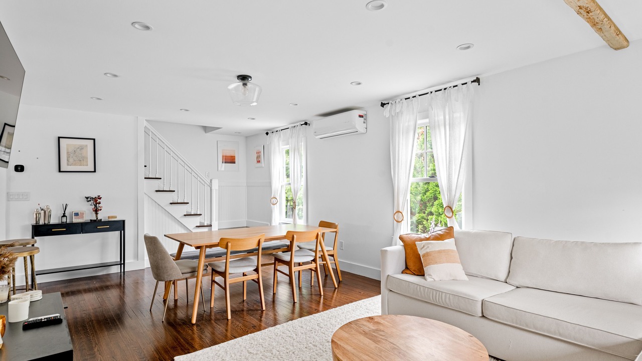 Photo of Livingroom in Greenport West