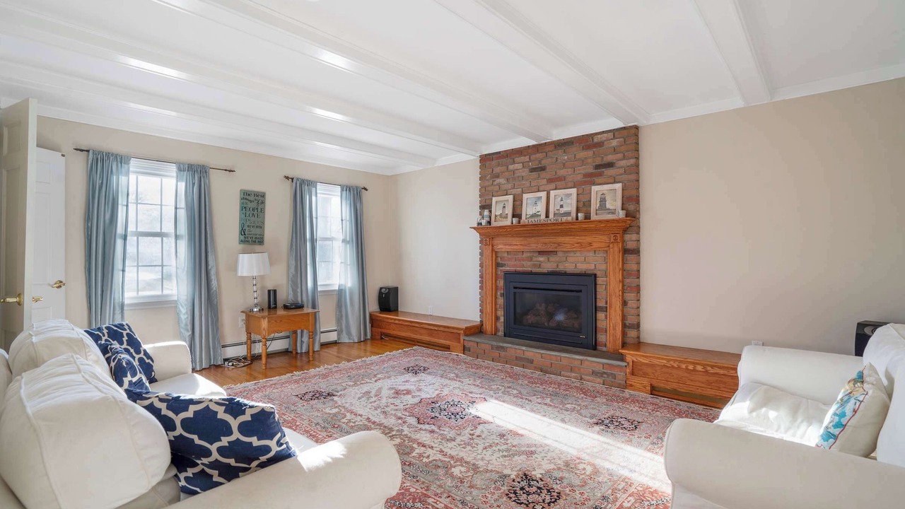 Photo of Livingroom in Jamesport