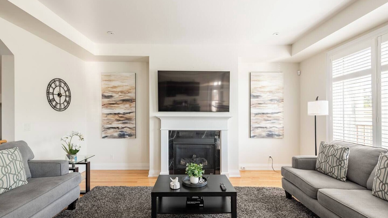 Photo of Livingroom in Durham Region