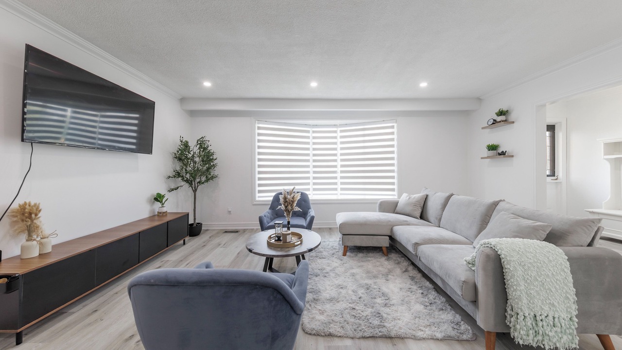 Photo of Livingroom in Ajax
