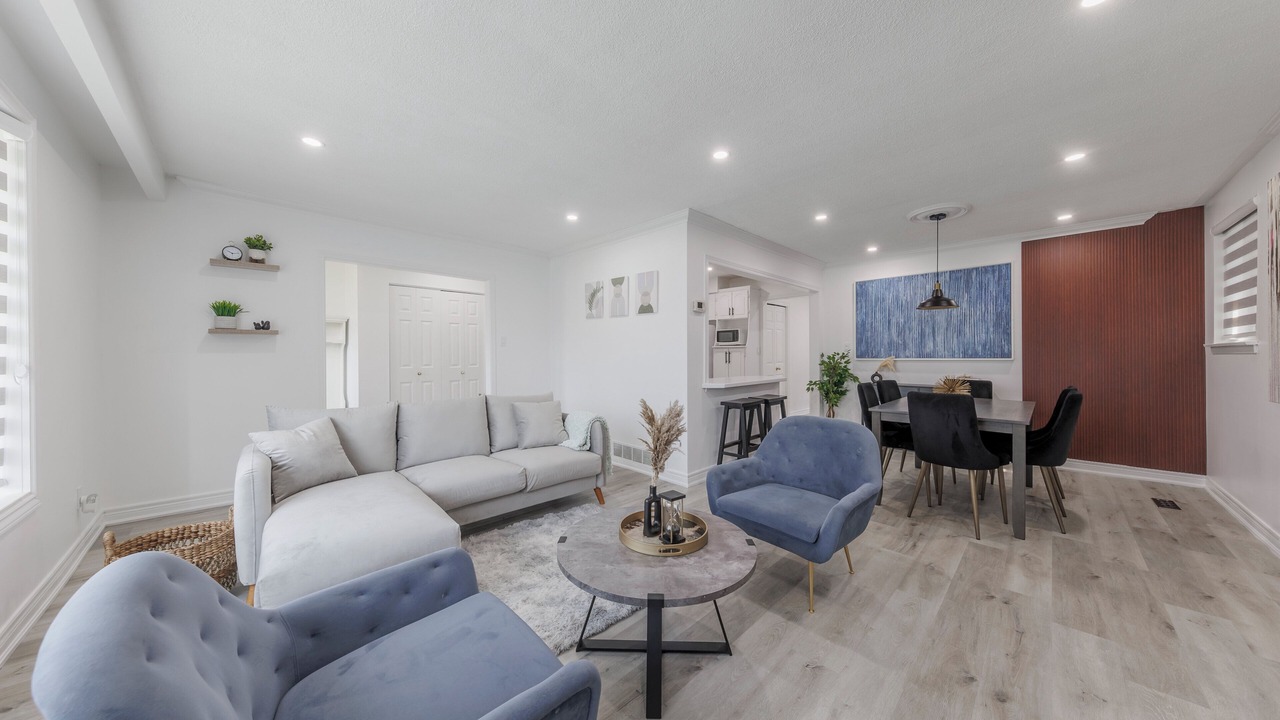 Photo of Livingroom in Ajax