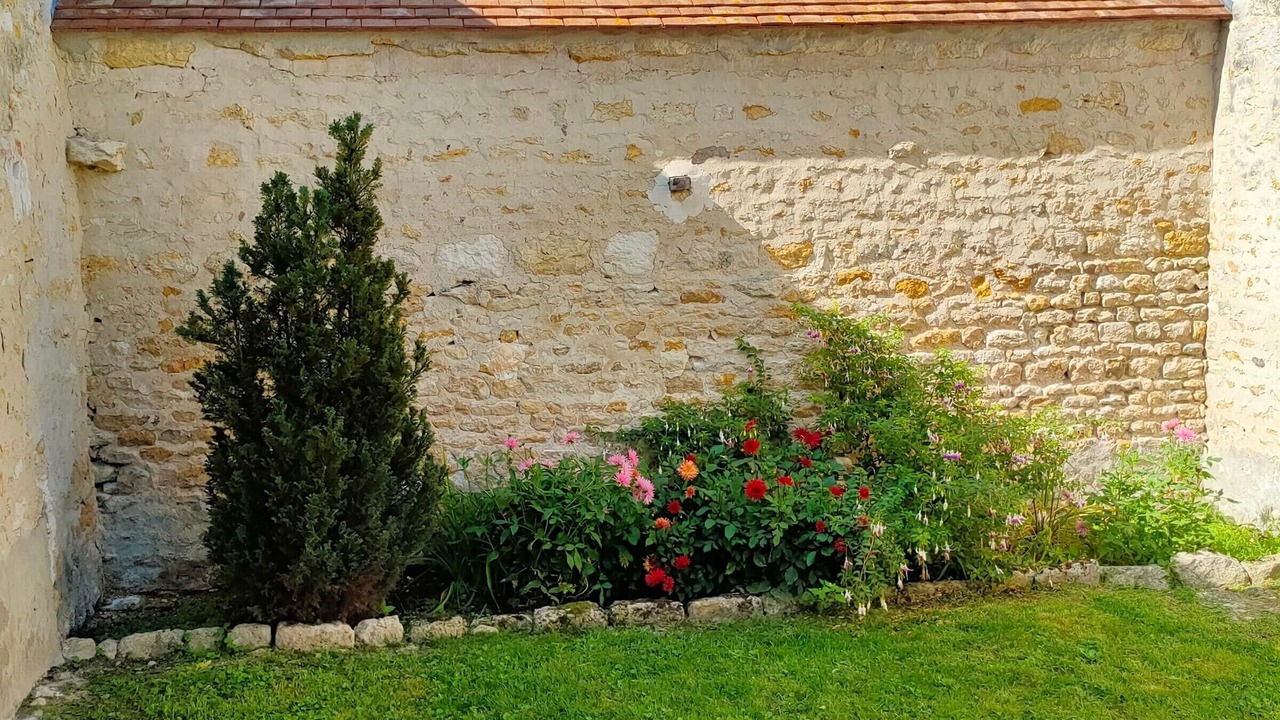 Photo of Outdoor in La Neuville-sur-Essonne