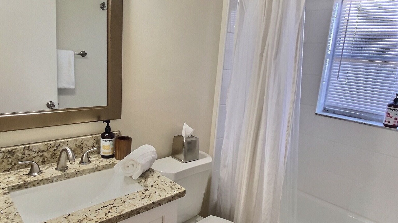 Photo of Bathroom in Venice Gardens