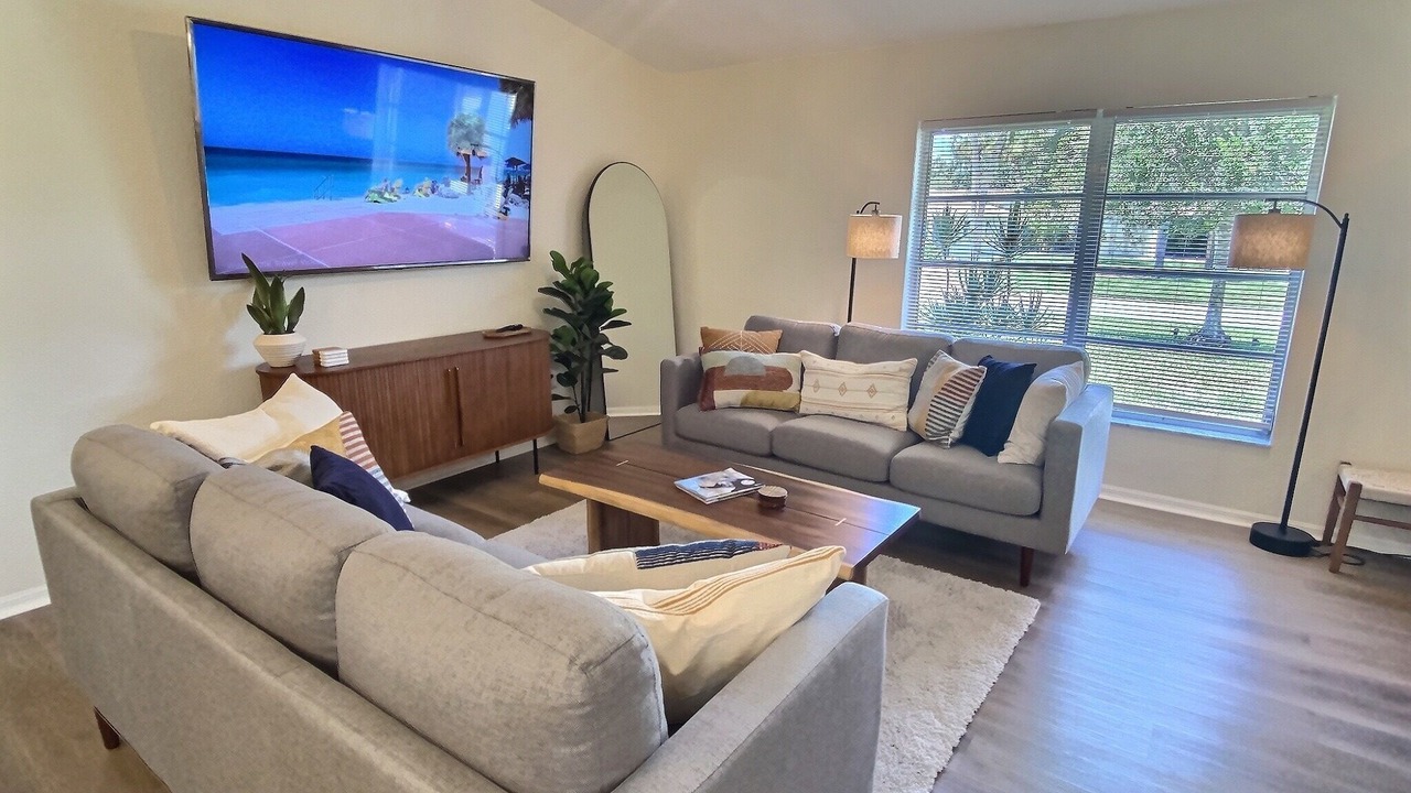 Photo of Livingroom in Venice Gardens