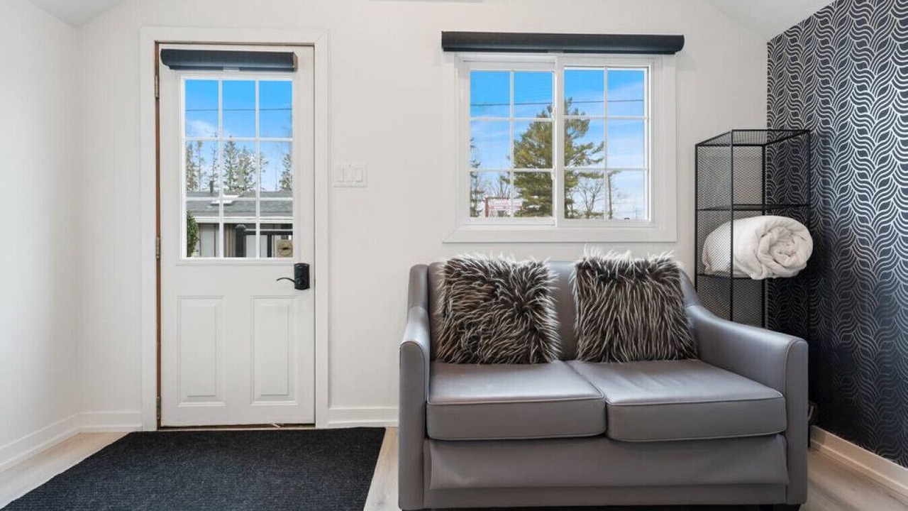 Photo of Livingroom in Port Dover