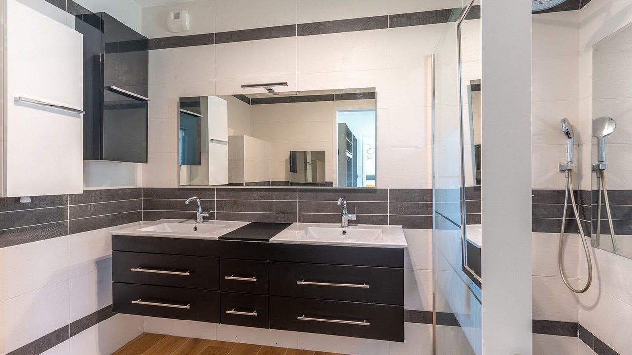 Photo of Bathroom in Saint-Medard-en-Jalles