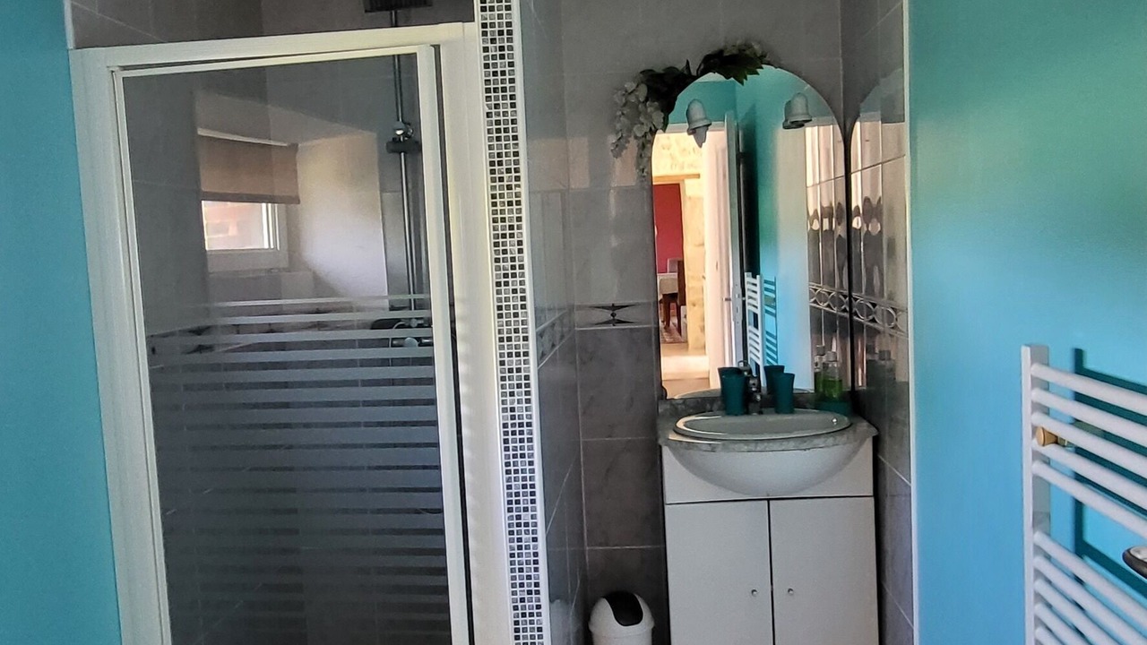 Photo of Bathroom in Ecrammeville