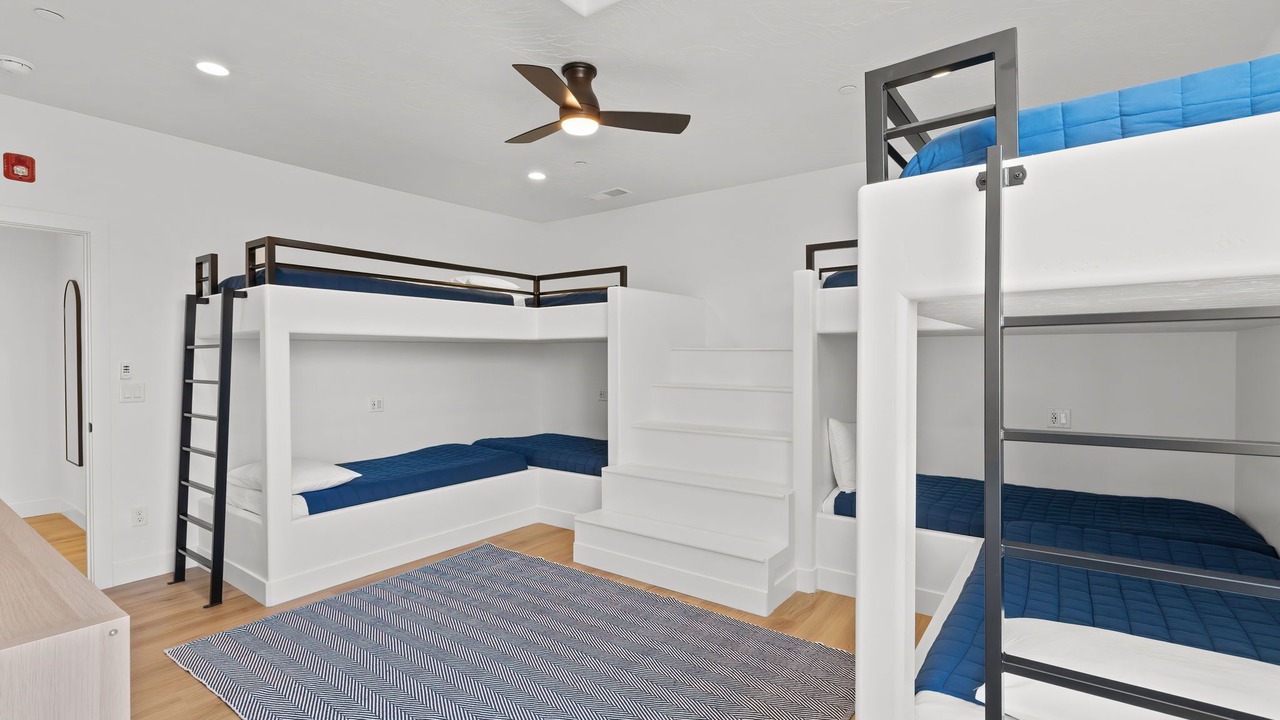 Photo of Bedroom in Hurricane