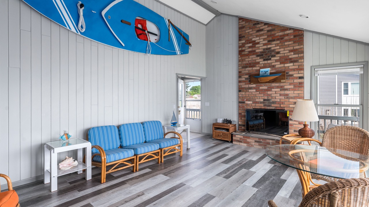 Photo of Livingroom in Southold
