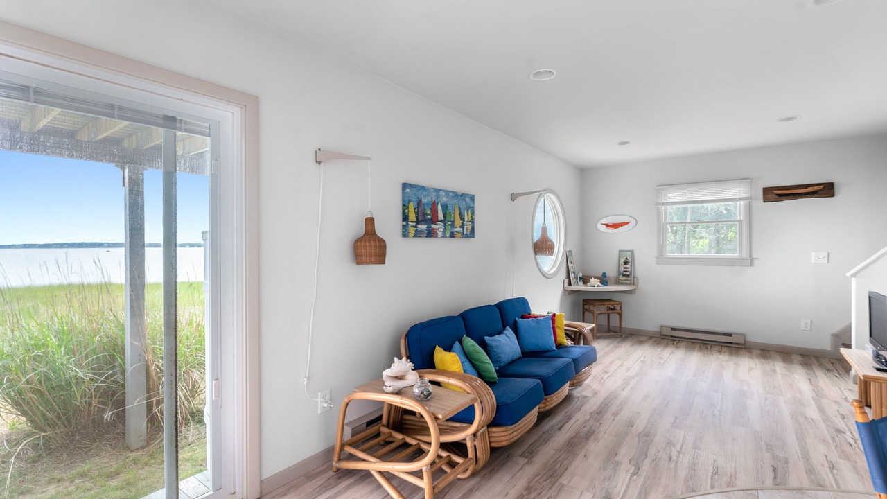 Photo of Livingroom in Southold
