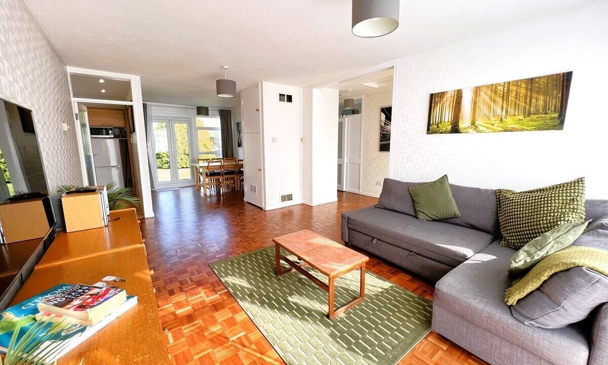 Photo of Livingroom in Epsom