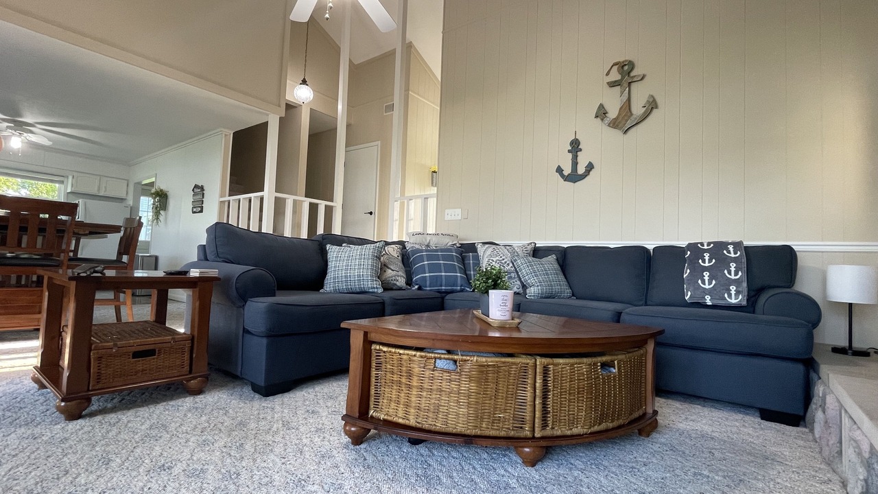 Photo of Livingroom in White Pigeon