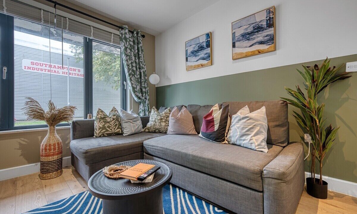Photo of Livingroom in Southampton City Centre
