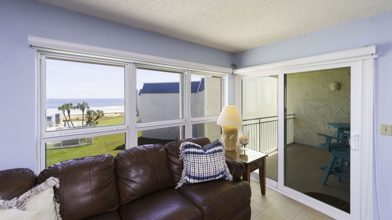 Photo of Livingroom in Crescent Beach