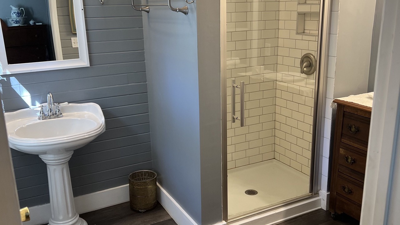 Photo of Bathroom in Caledonia