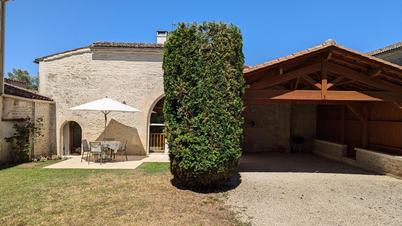 Photo of Outdoor in Saint-Cybardeaux