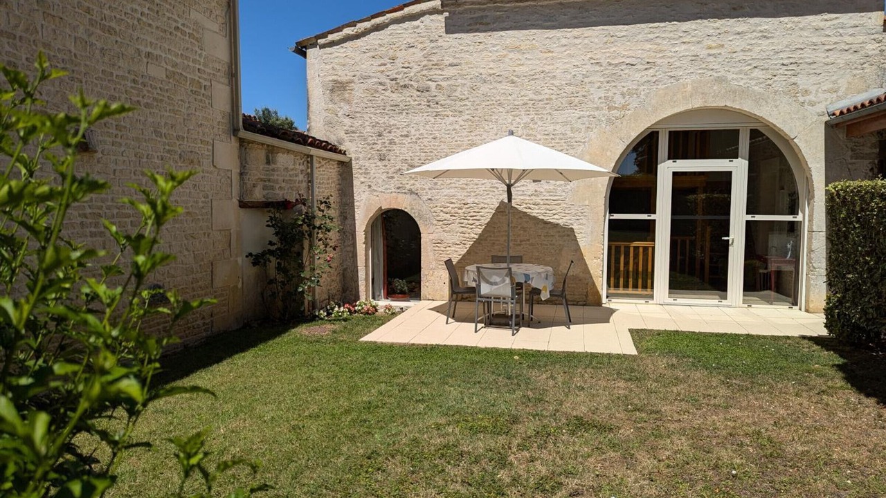 Photo of Outdoor in Saint-Cybardeaux