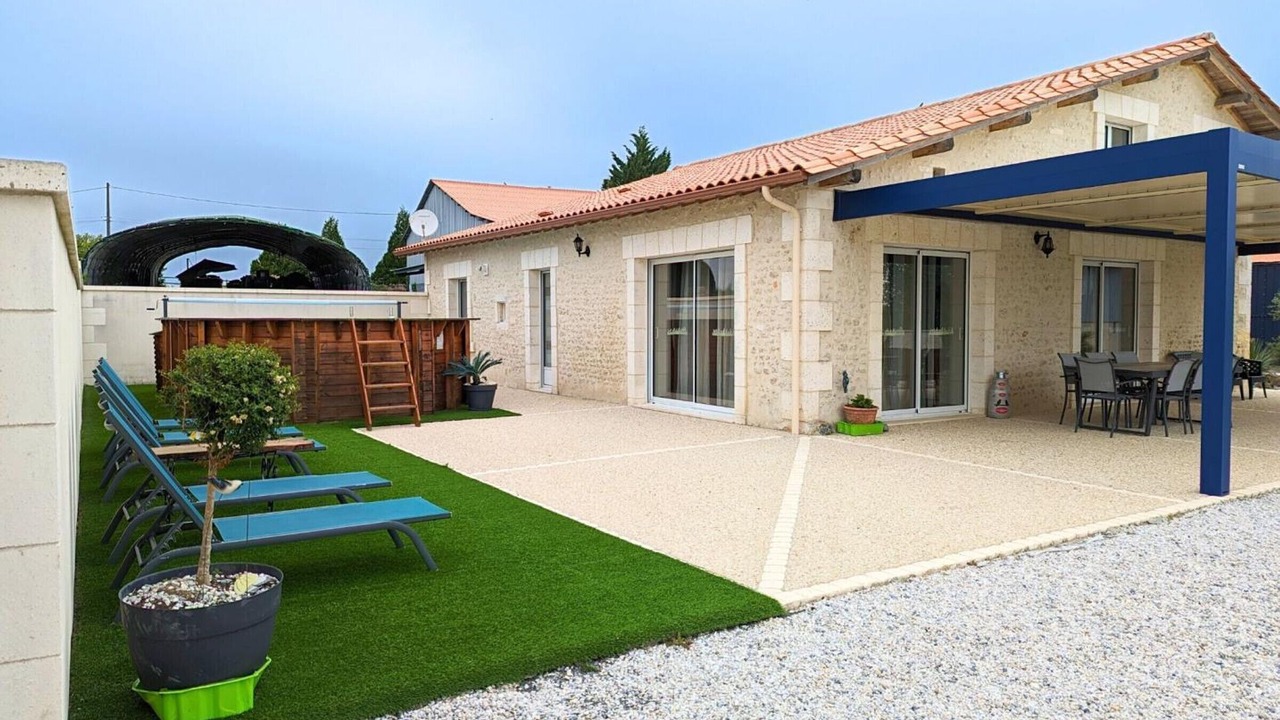 Photo of Outdoor in Salles-de-Barbezieux