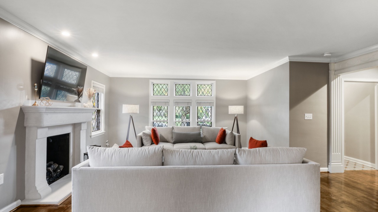Photo of Livingroom in Dundee-Happy Hollow Historic District