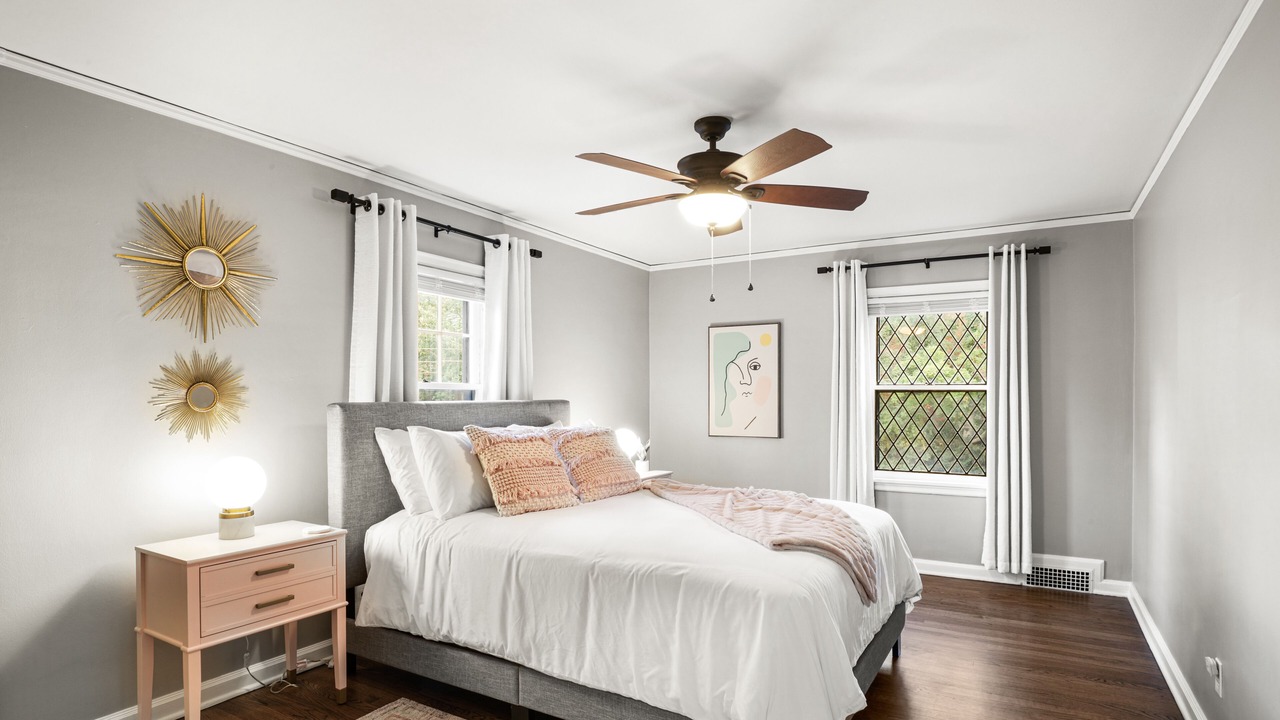 Photo of Bedroom in Dundee-Happy Hollow Historic District